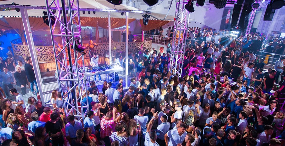 Via Notte La Plus Grande Discotheque D Europe A Ciel Ouvert Corse Location Villa